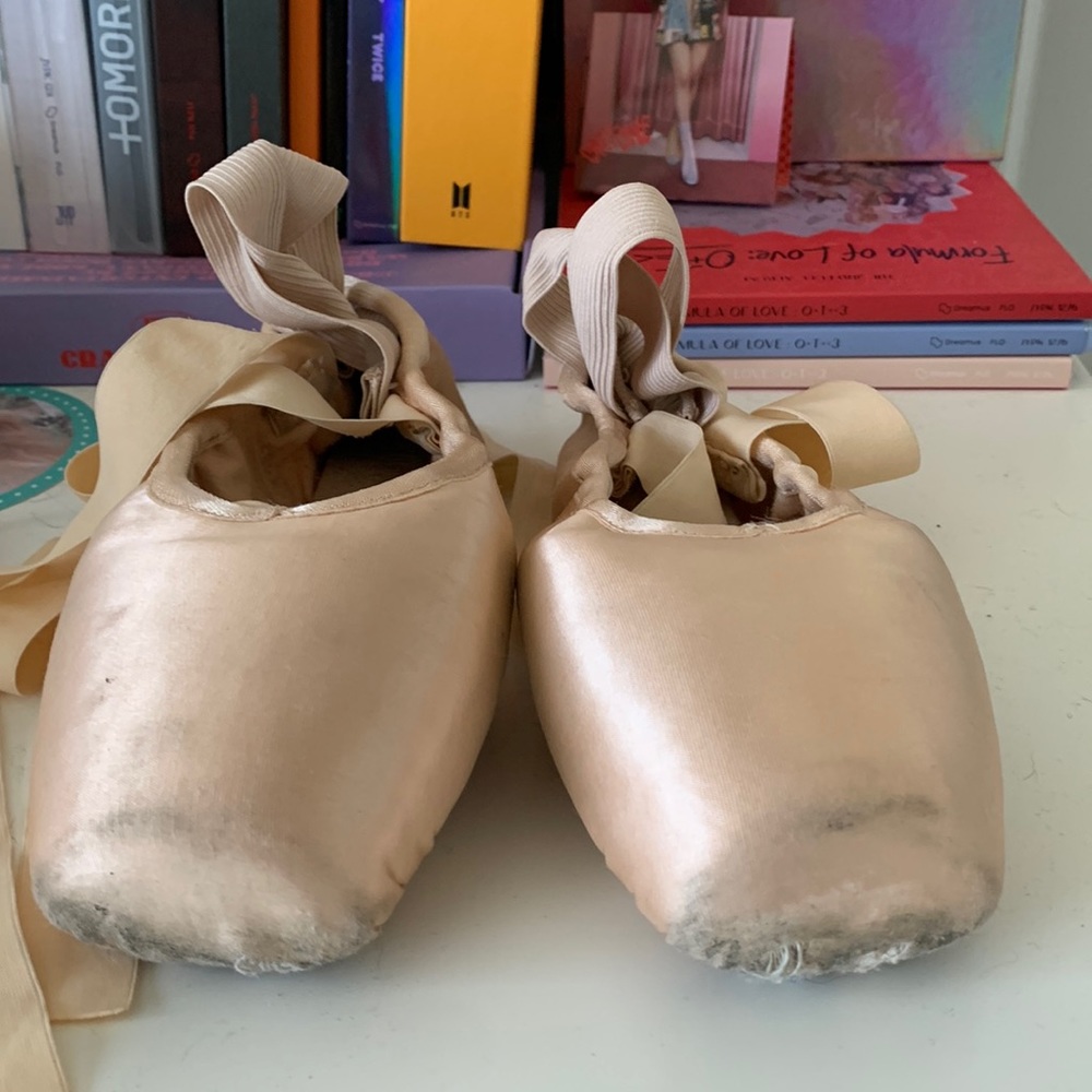 BLOCH euro stretch pointe shoes